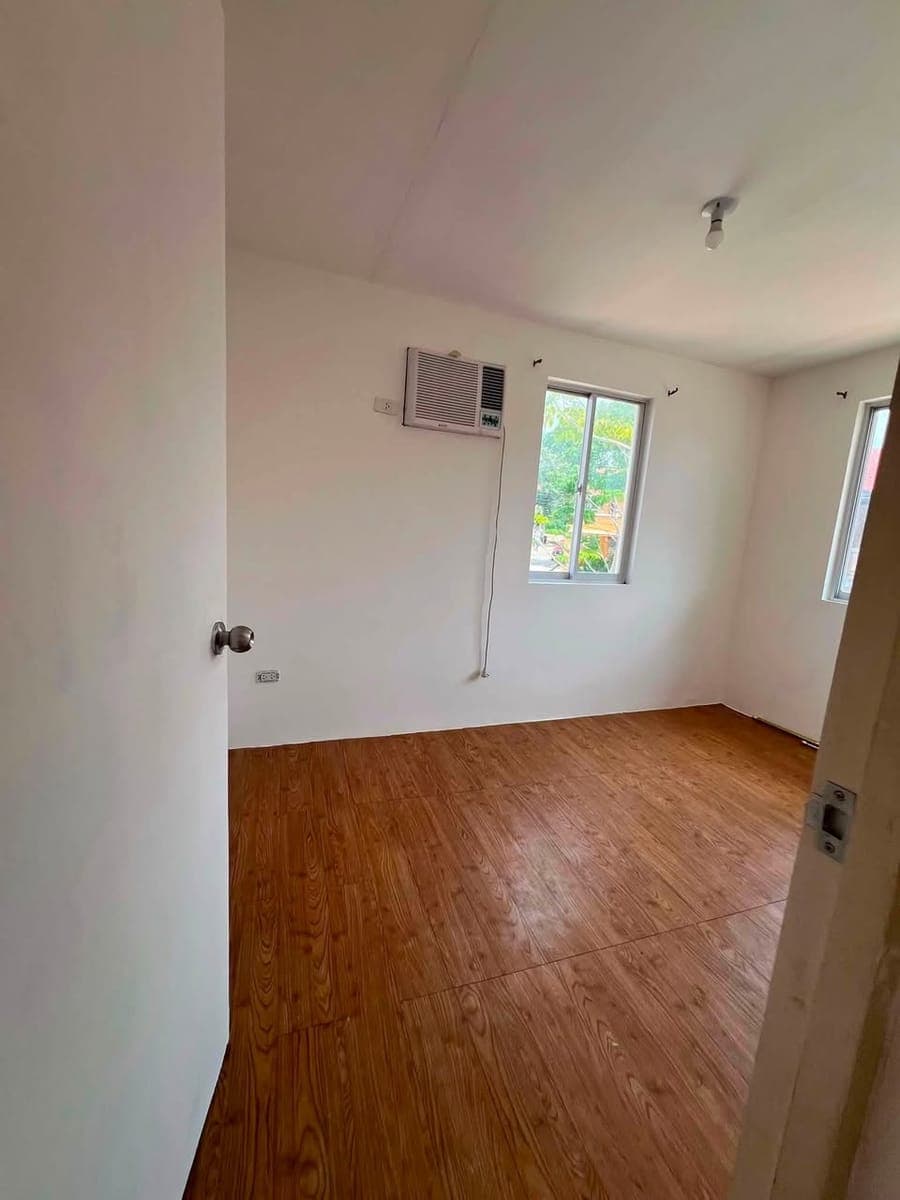 3 Bedrooms| 2 Toilet and Bath - photo 3