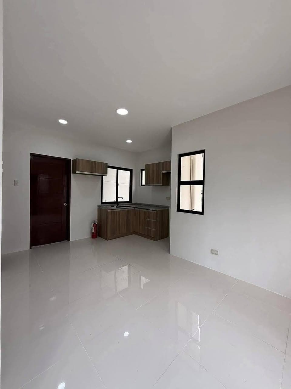 🏡 FOR RENT: Single Detached Corner House with Balcony - photo 3