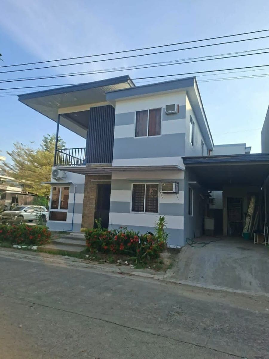 Corner House For Rent - photo 1