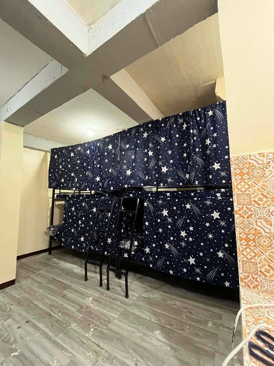 Available - photo 3