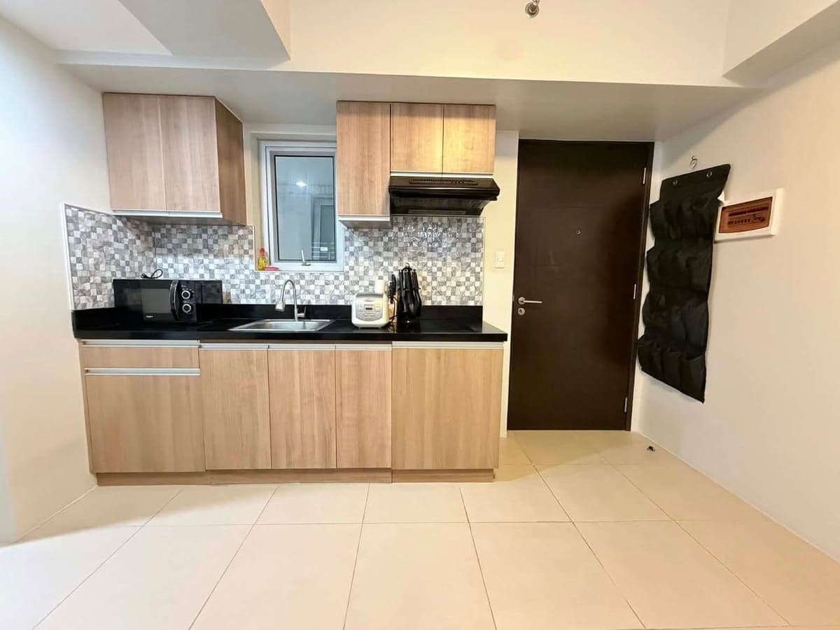 FOR RENT AVIDA RIALA 1-bedroom unit - photo 2