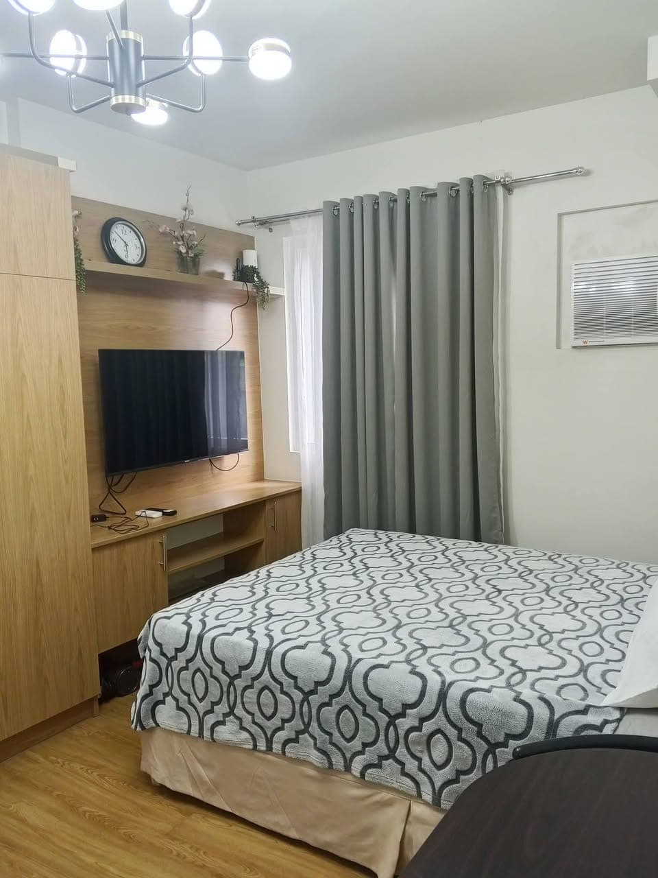 Studio Unit for rent Near Cebu doc, Chong hua and Sotto very accessible going to Colon and Schools i... - photo 2