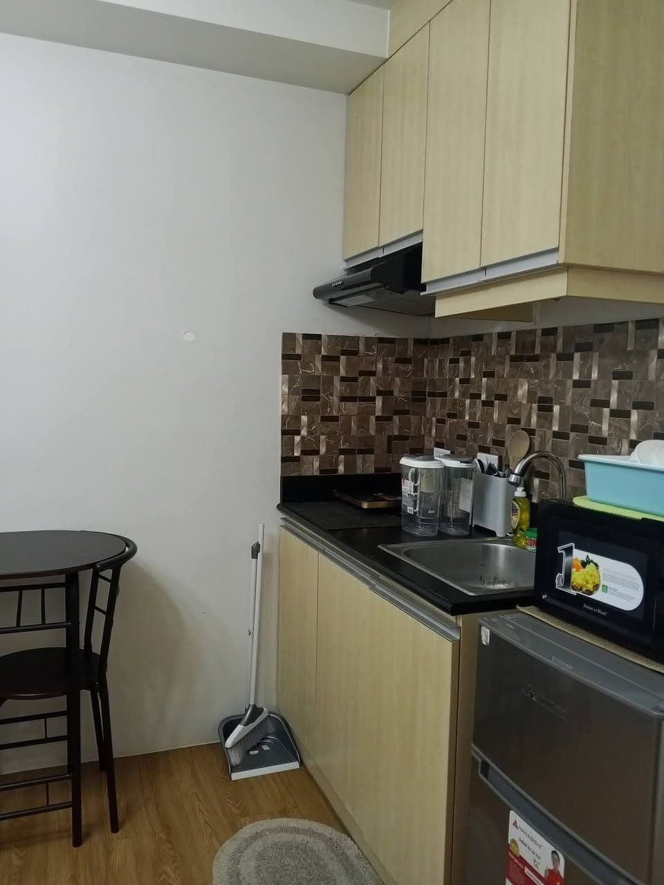 Studio Unit for rent Near Cebu doc, Chong hua and Sotto very accessible going to Colon and Schools i... - photo 3