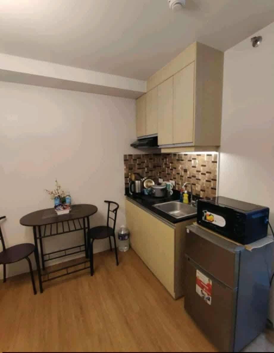 Studio Unit for rent Near Cebu doc, Chong hua and Sotto very accessible going to Colon and Schools i... - photo 4