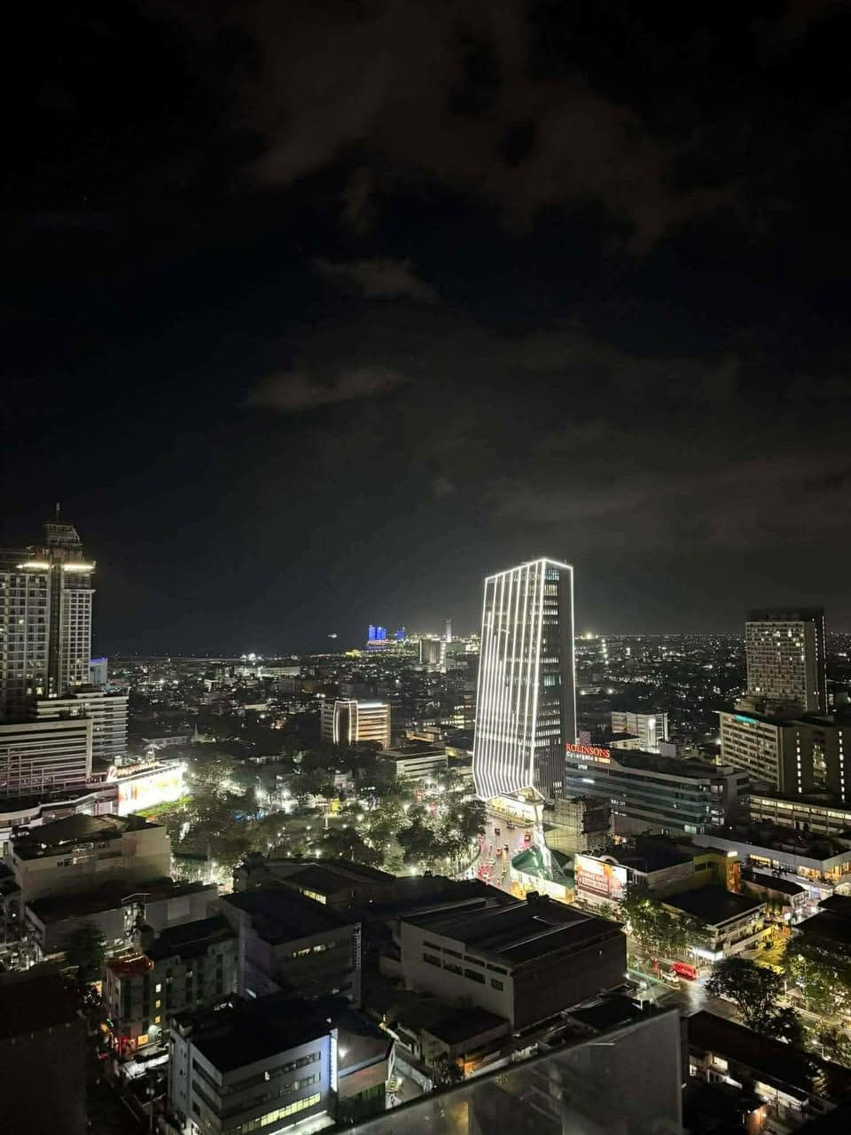 The most sought-after condominium in uptown is here! Close to everything that matters. - photo 1