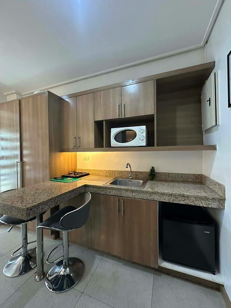 ✨ 𝐅𝐎𝐑 𝐑𝐄𝐍𝐓: FURNISHED STUDIO UNIT with Balcony✨ - photo 4