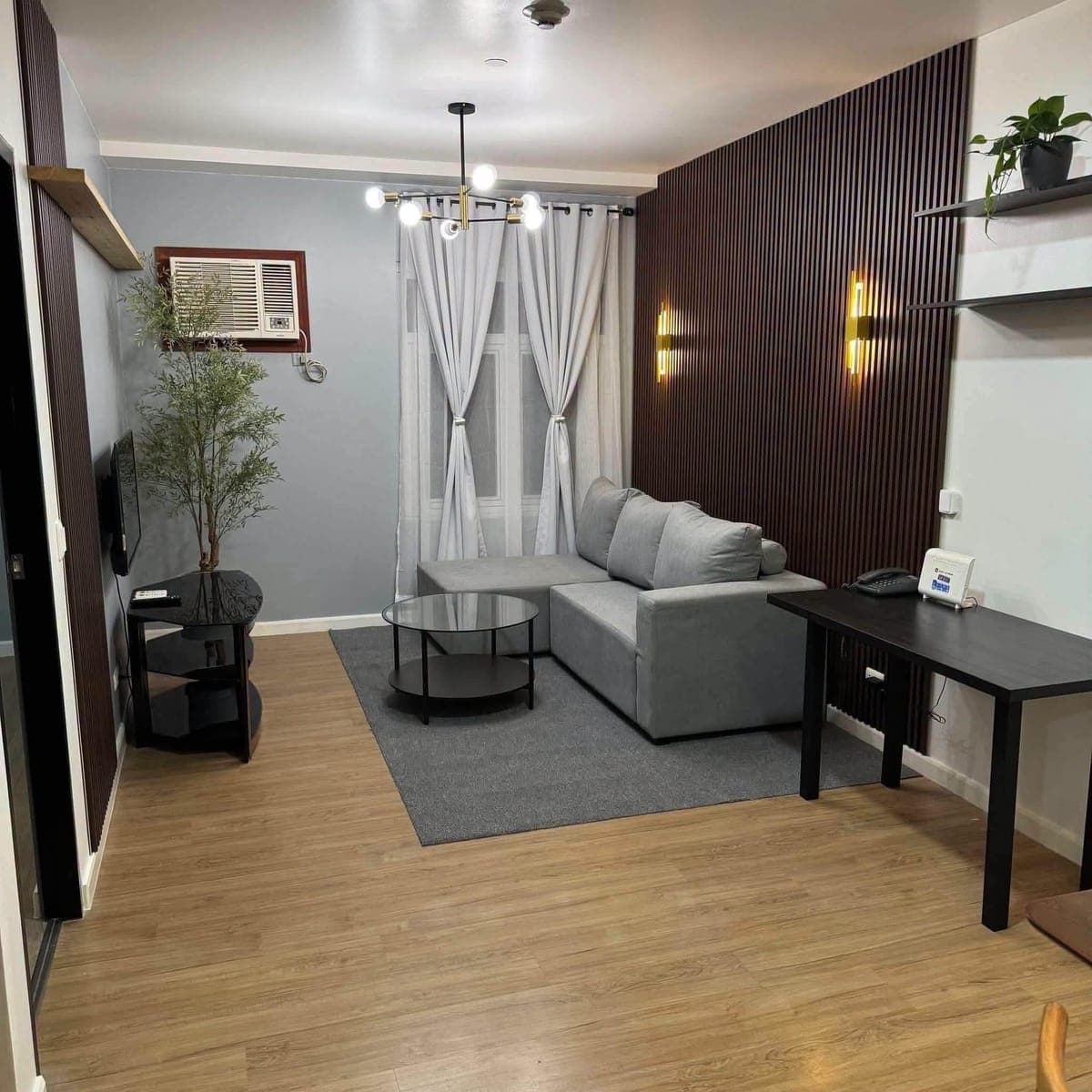 For Lease: 1 Bedroom in The Meranti Tower of Two Serendra BGC, Taguig City - photo 2