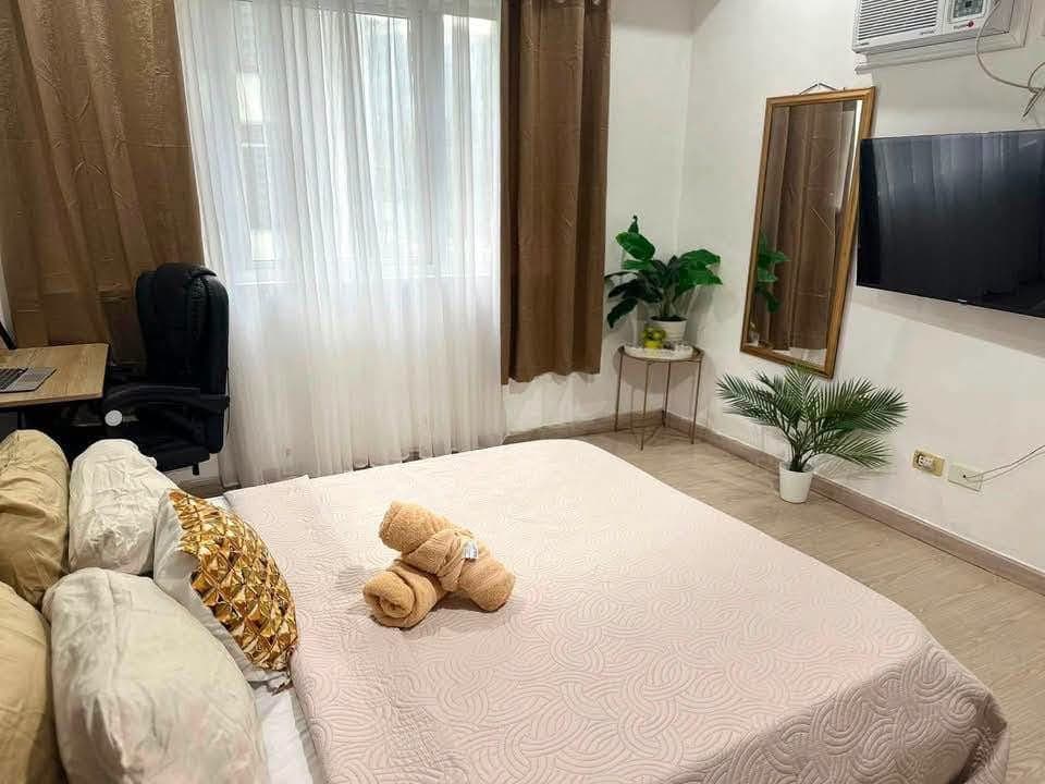 FOR LEASE: Fully furnished Studio unit at SOMA, BGC - photo 3