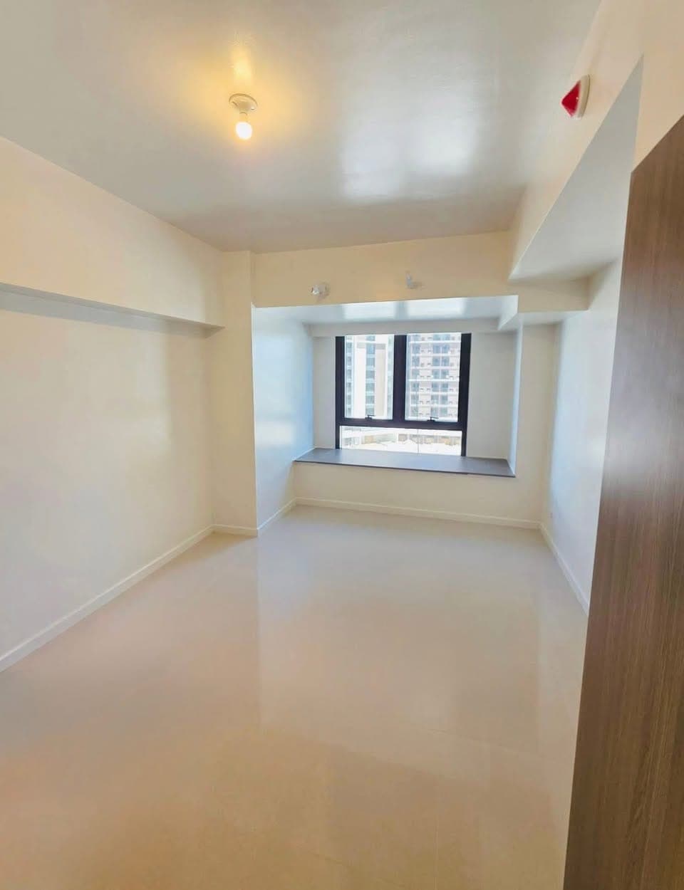 𝙁𝙊𝙍 𝙇𝙀𝘼𝙎𝙀: 𝘽𝙧𝙖𝙣𝙙 𝙉𝙚𝙬 𝙐𝙣𝙛𝙪𝙧𝙣𝙞𝙨𝙝𝙚𝙙 𝙎𝙩𝙪𝙙𝙞𝙤 𝙞𝙣 𝙈𝙖𝙣𝙙𝙖𝙣𝙞 𝘽𝙖𝙮... - photo 1