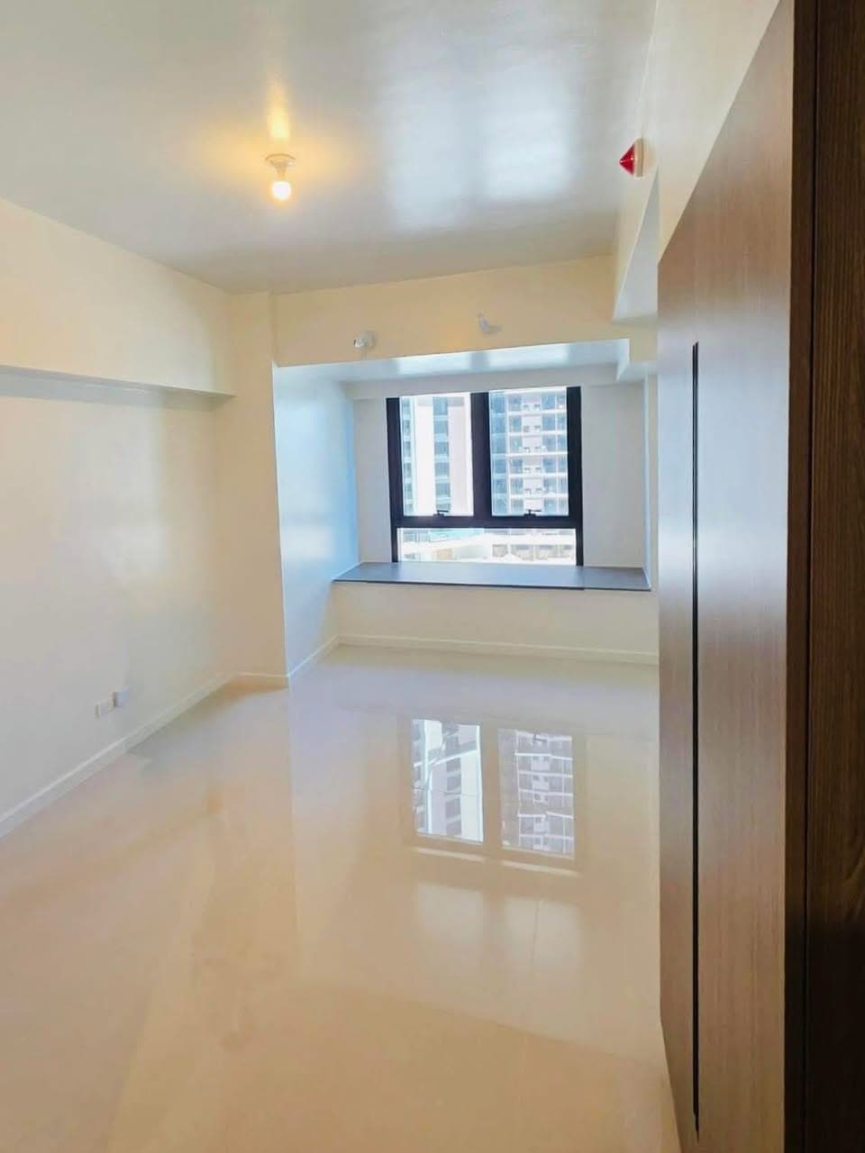 𝙁𝙊𝙍 𝙇𝙀𝘼𝙎𝙀: 𝘽𝙧𝙖𝙣𝙙 𝙉𝙚𝙬 𝙐𝙣𝙛𝙪𝙧𝙣𝙞𝙨𝙝𝙚𝙙 𝙎𝙩𝙪𝙙𝙞𝙤 𝙞𝙣 𝙈𝙖𝙣𝙙𝙖𝙣𝙞 𝘽𝙖𝙮... - photo 3