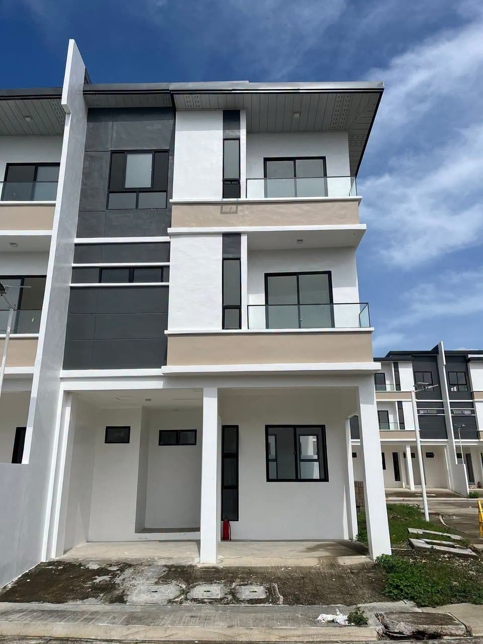 FOR RENT - 3storey brandnew house in TALAMBAN - photo 1