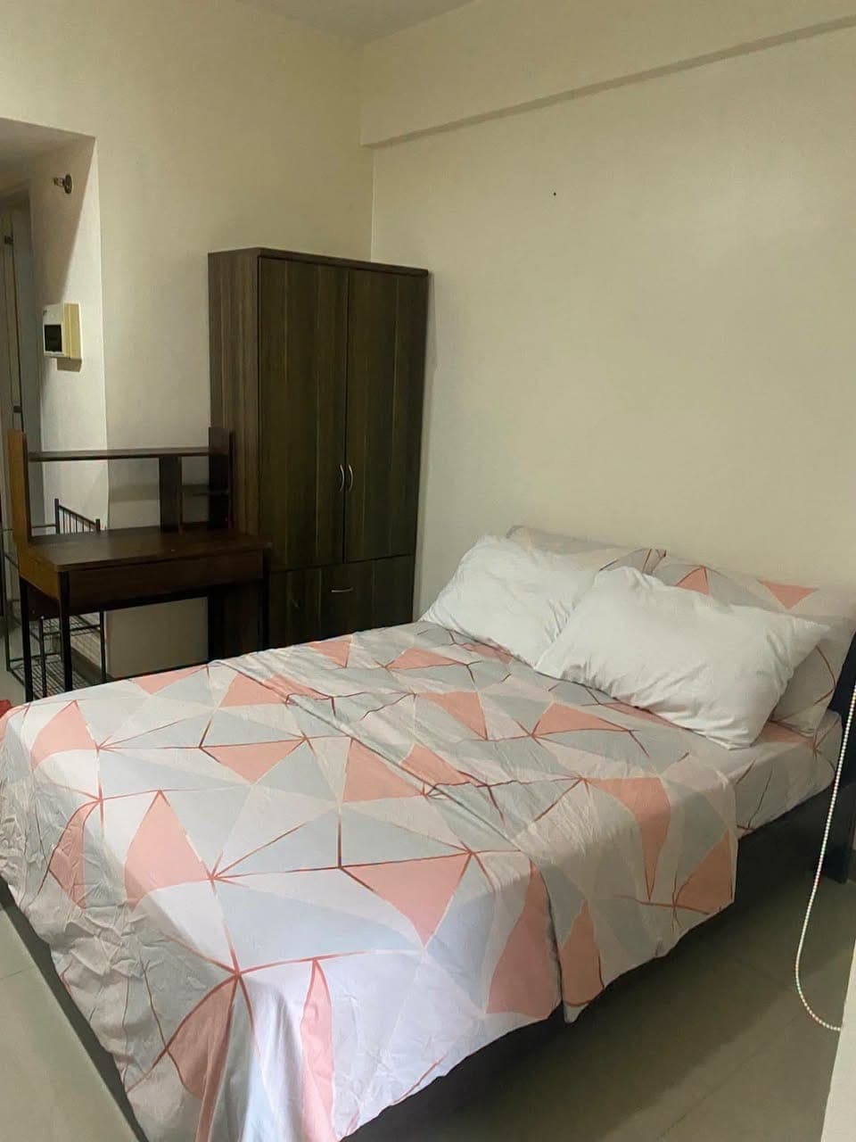 FOR RENT Fully Furnished Studio Unit - photo 1