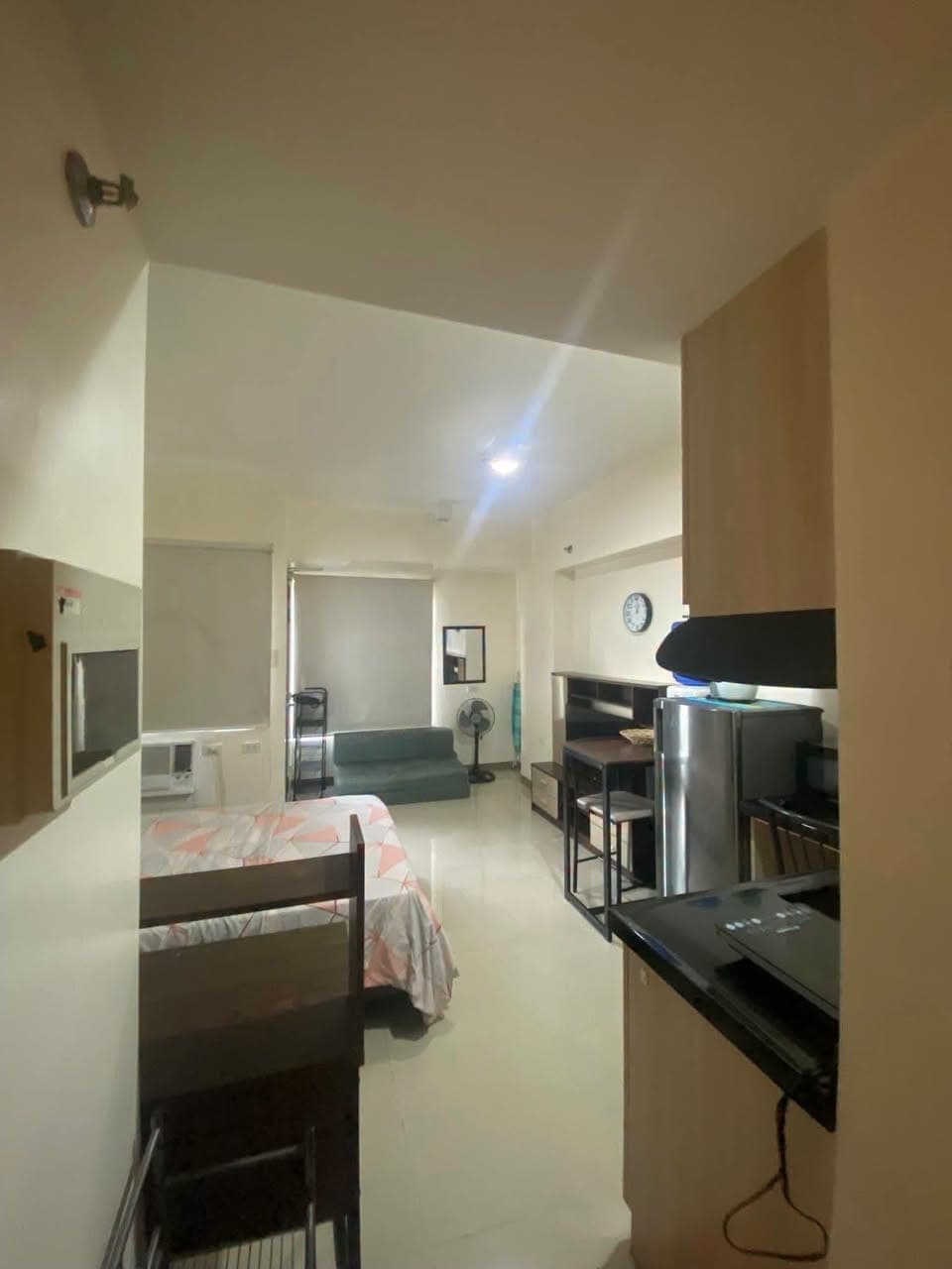 FOR RENT Fully Furnished Studio Unit - photo 2