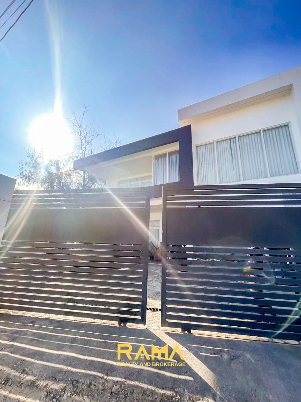 Hidden Village House for Sale / Rent - photo 2