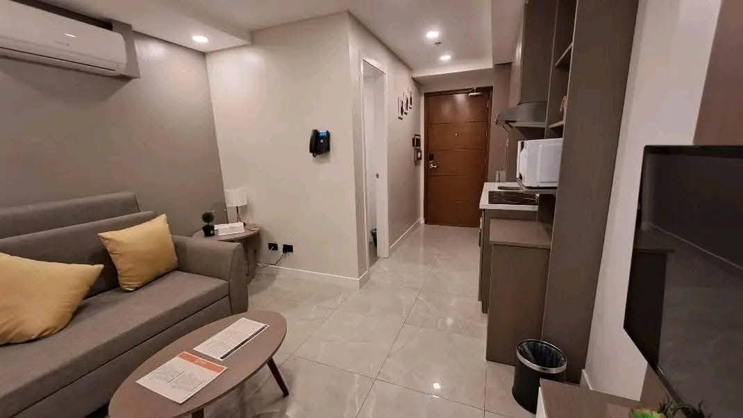 1 BEDROOM UNIT WITH BALCONY FOR RENT - photo 4