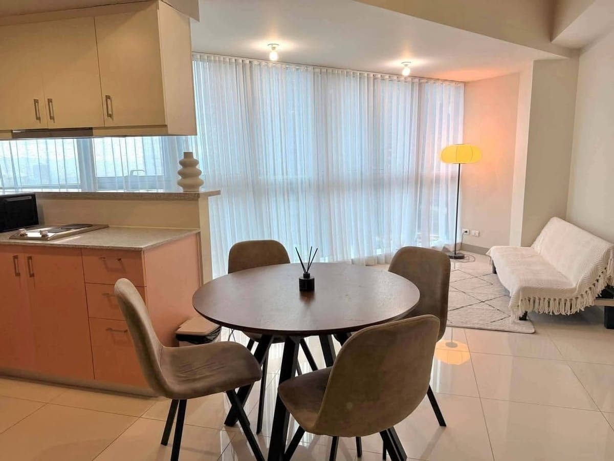 FOR LEASE: 1 Executive Bedroom Unit with Maid’s Room in Uptown Parksuites Tower 2 BGC - photo 1