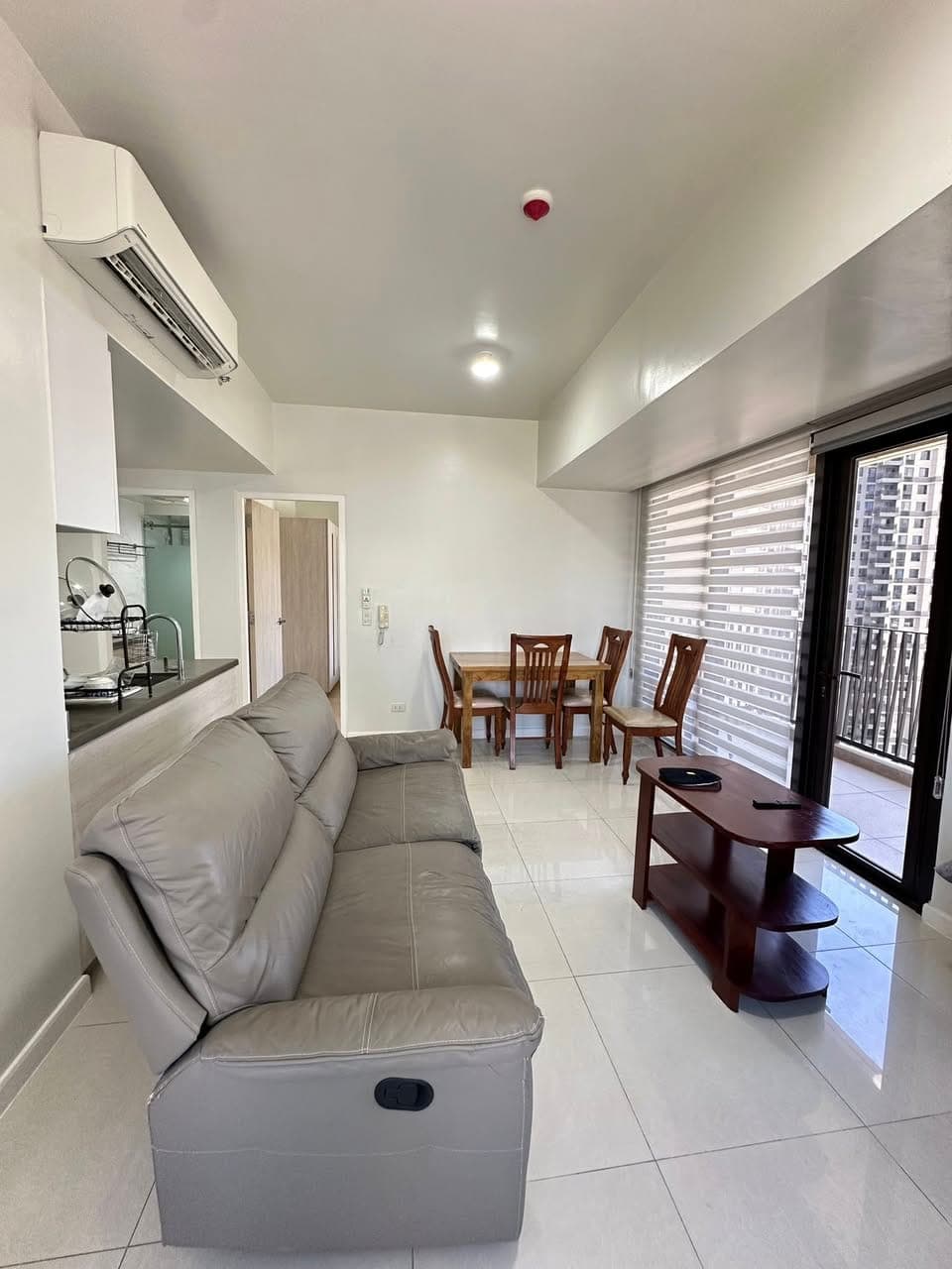 1 BR CORNER FOR RENT ₱40k Include Condo dues ( 57.23 sqm) with extra room - photo 2