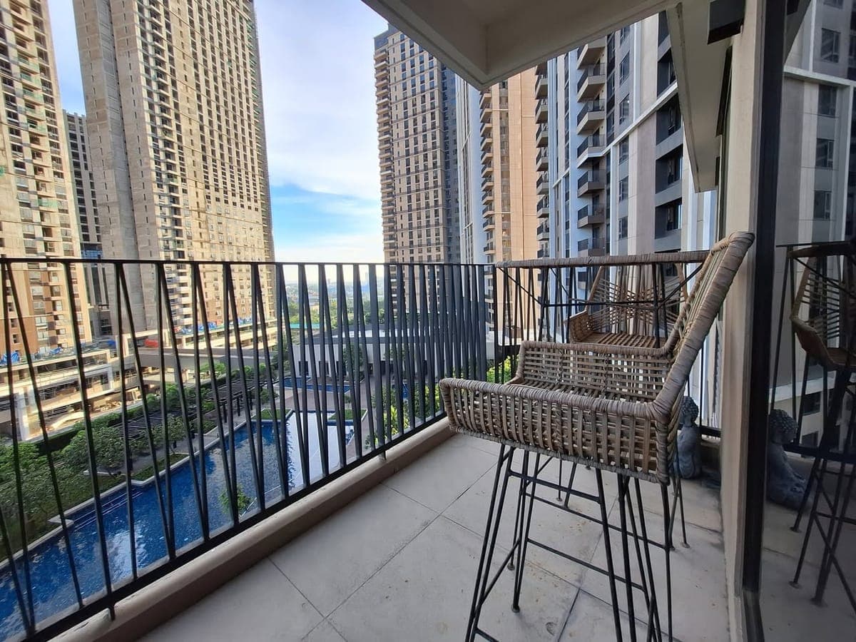 **For Rent P60,000 per month : 2 Bedroom Unit + maid room at Mandani Bay Suites, Mandaue City, Cebu** - photo 1