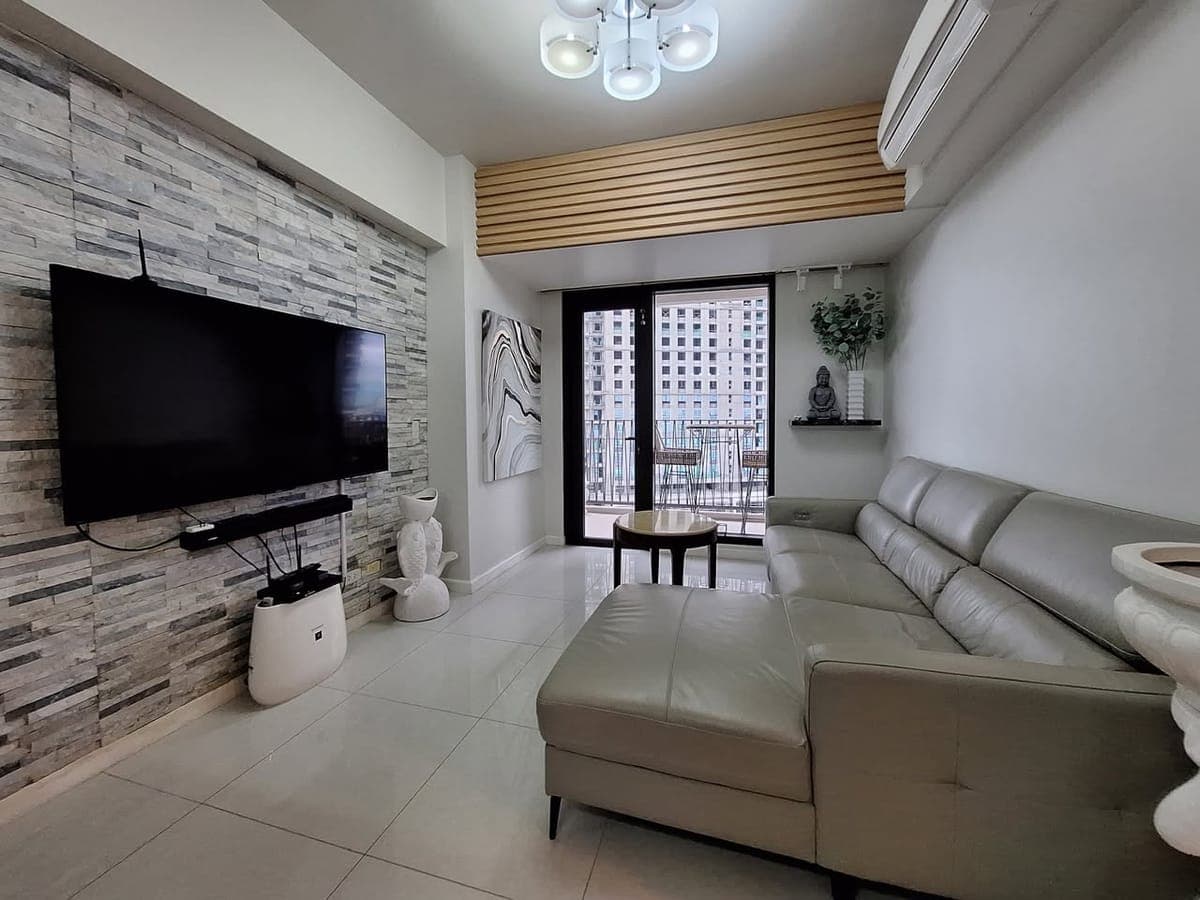 **For Rent P60,000 per month : 2 Bedroom Unit + maid room at Mandani Bay Suites, Mandaue City, Cebu** - photo 2