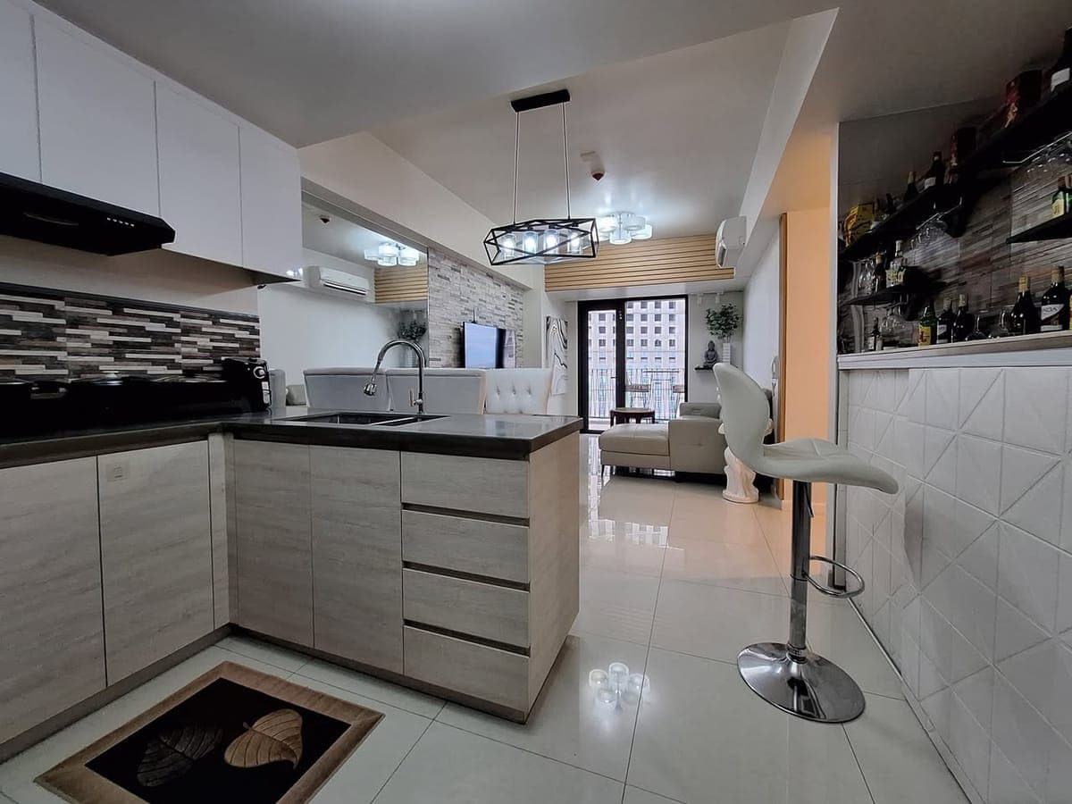 **For Rent P60,000 per month : 2 Bedroom Unit + maid room at Mandani Bay Suites, Mandaue City, Cebu** - photo 5