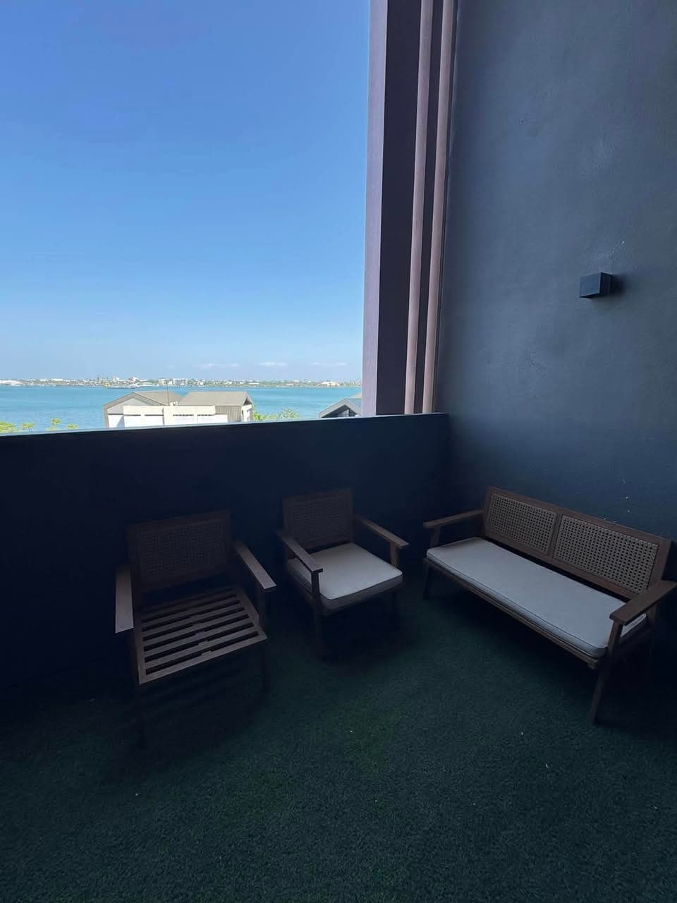 For Rent 1 Bedroom Loft Type Unit in Mandani Bay Suites Tower 2 - photo 1