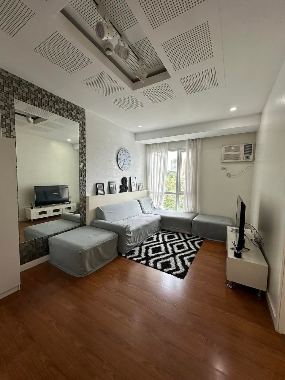 Fully Furnished 1 Bedroom Condo For Rent Marco Polo Nivel Hills Lahug Cebu City @Php 32,000 only include condo dues - photo 1