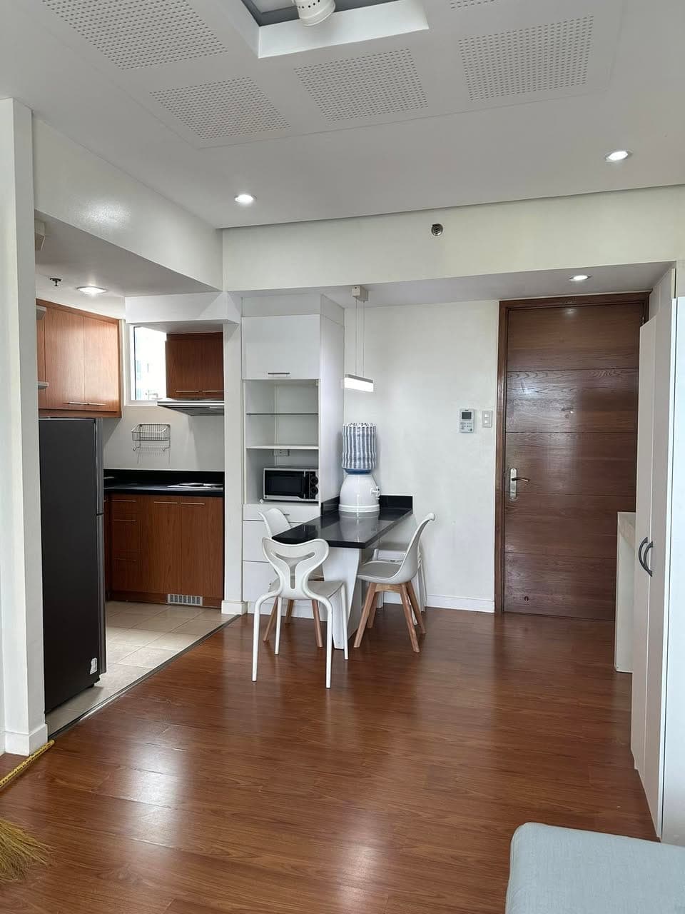 Fully Furnished 1 Bedroom Condo For Rent Marco Polo Nivel Hills Lahug Cebu City @Php 32,000 only include condo dues - photo 2