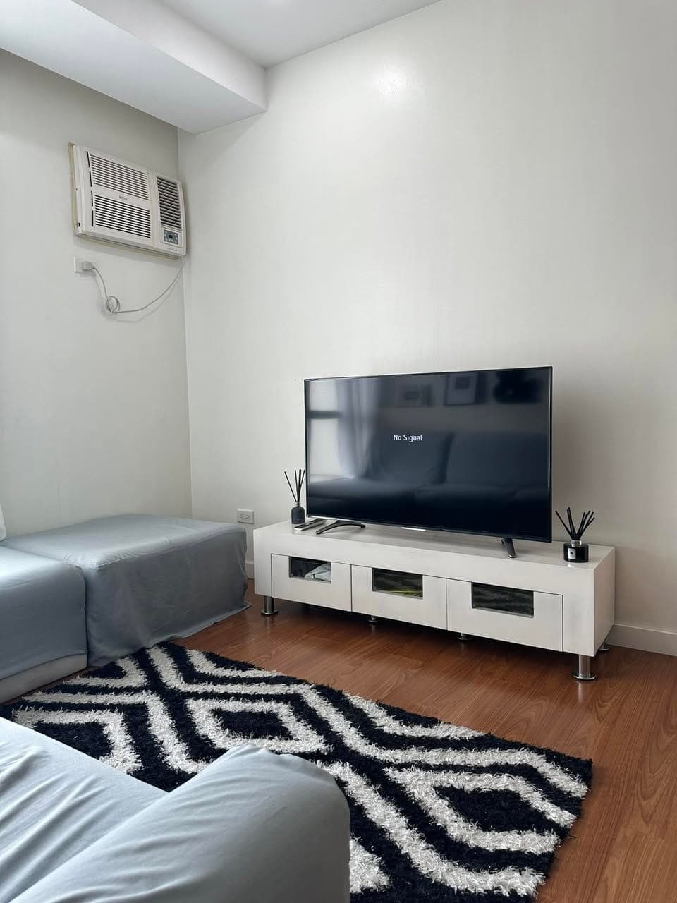 Fully Furnished 1 Bedroom Condo For Rent Marco Polo Nivel Hills Lahug Cebu City @Php 32,000 only include condo dues - photo 4