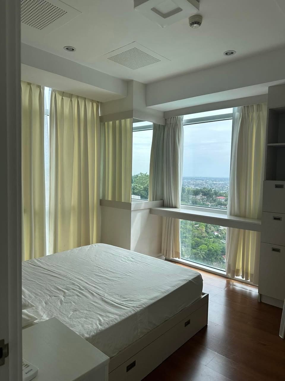 Fully Furnished 1 Bedroom Condo For Rent Marco Polo Nivel Hills Lahug Cebu City @Php 32,000 only include condo dues - photo 5