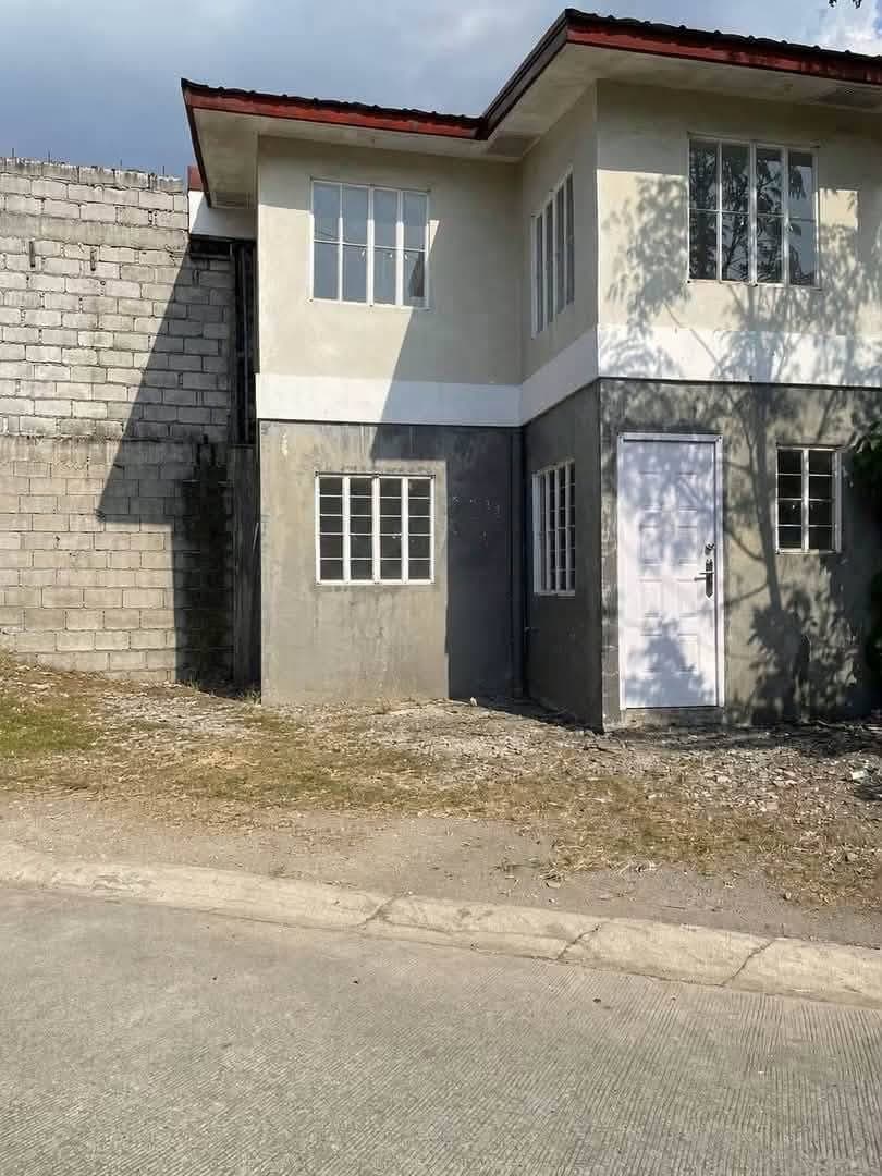 Sa mga naghahanap po ng House for rent at Pasalo may hawak po ako sa Lancaster Units; ready to view po.. - photo 1