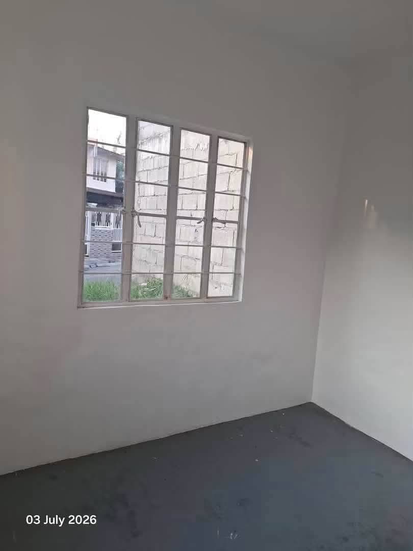 Sa mga naghahanap po ng House for rent at Pasalo may hawak po ako sa Lancaster Units; ready to view po.. - photo 3
