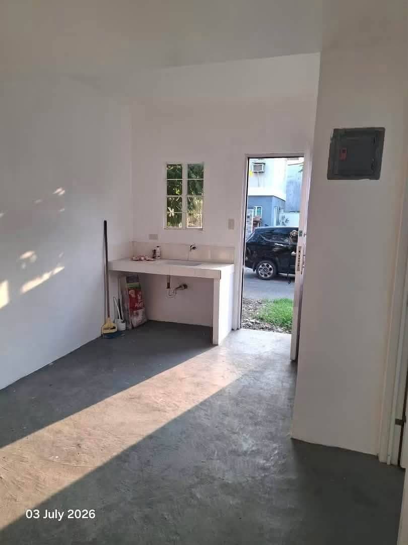 Sa mga naghahanap po ng House for rent at Pasalo may hawak po ako sa Lancaster Units; ready to view po.. - photo 4
