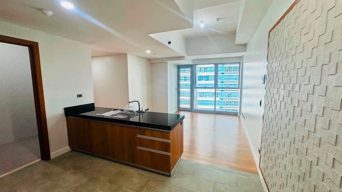FOR LEASE - photo 1