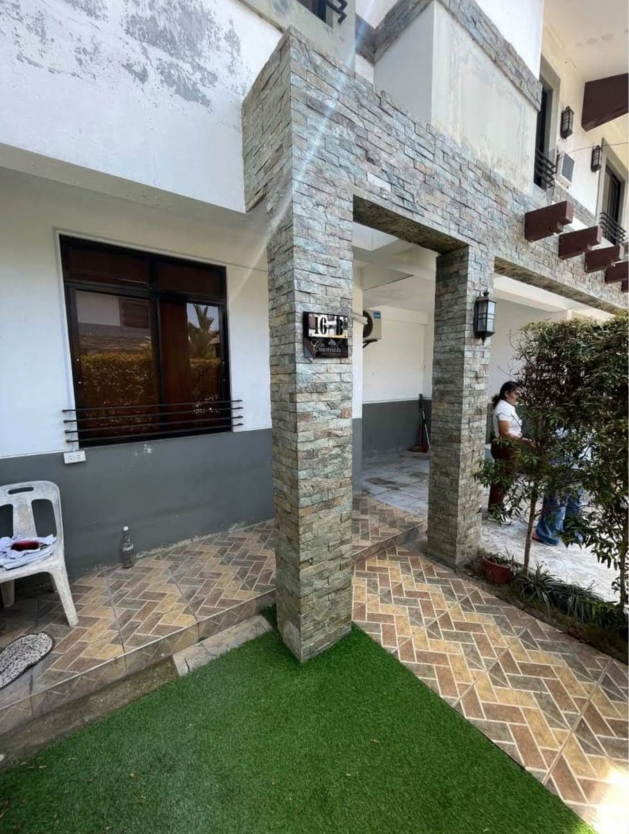 3 bedrooms upstairs - 2 Bathrooms - photo 3