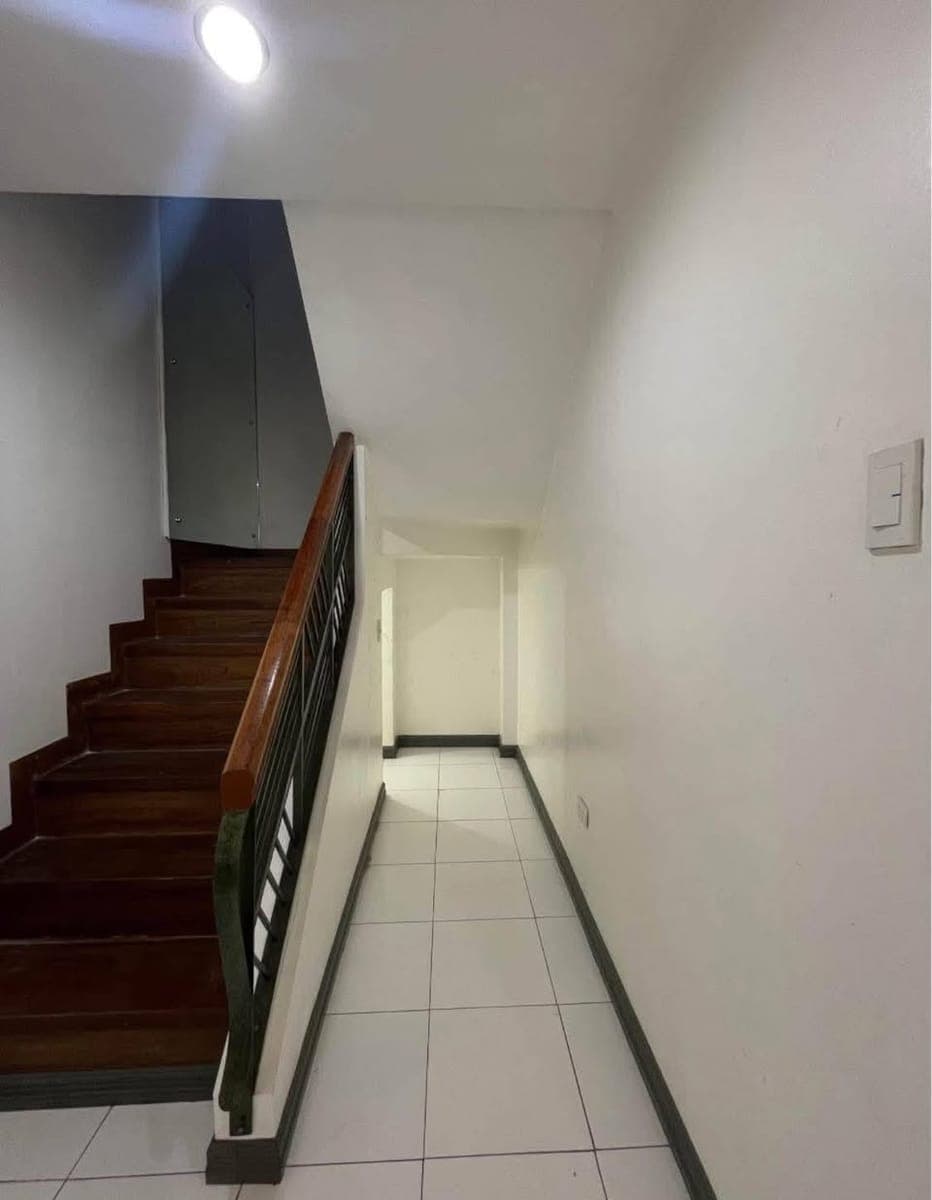 House for Rent @ Courtyard subdivision uptown - photo 4