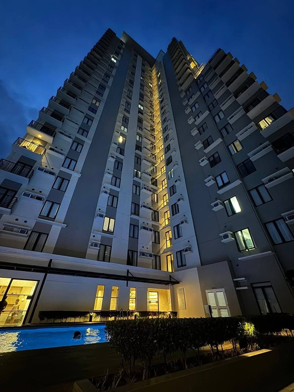 This unit will soon be available. Located in The Median, Lahug Cebu City. - photo 2