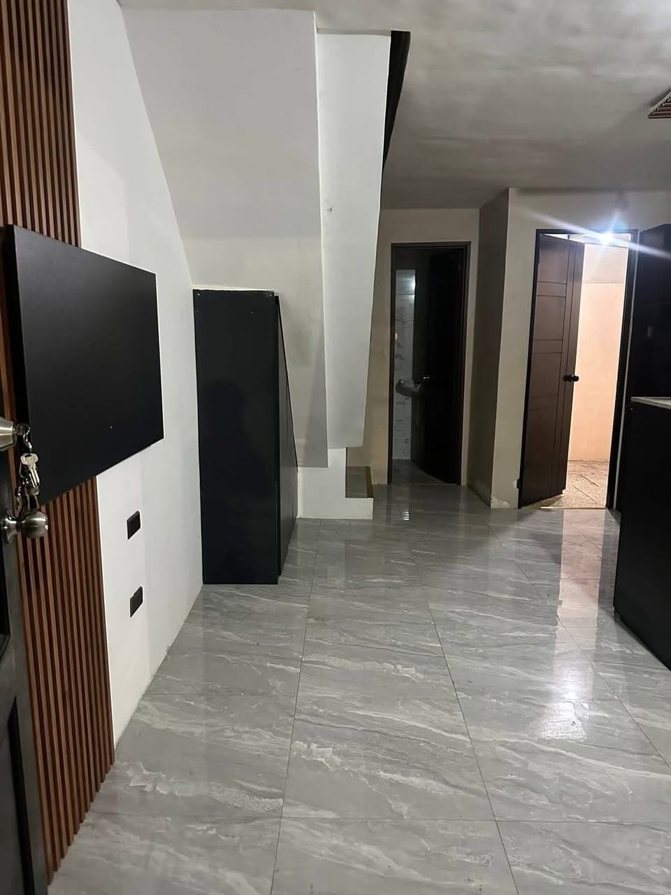 🏡 FOR RENT: Cozy 2BR/1BA Home Near CCLEX - photo 4