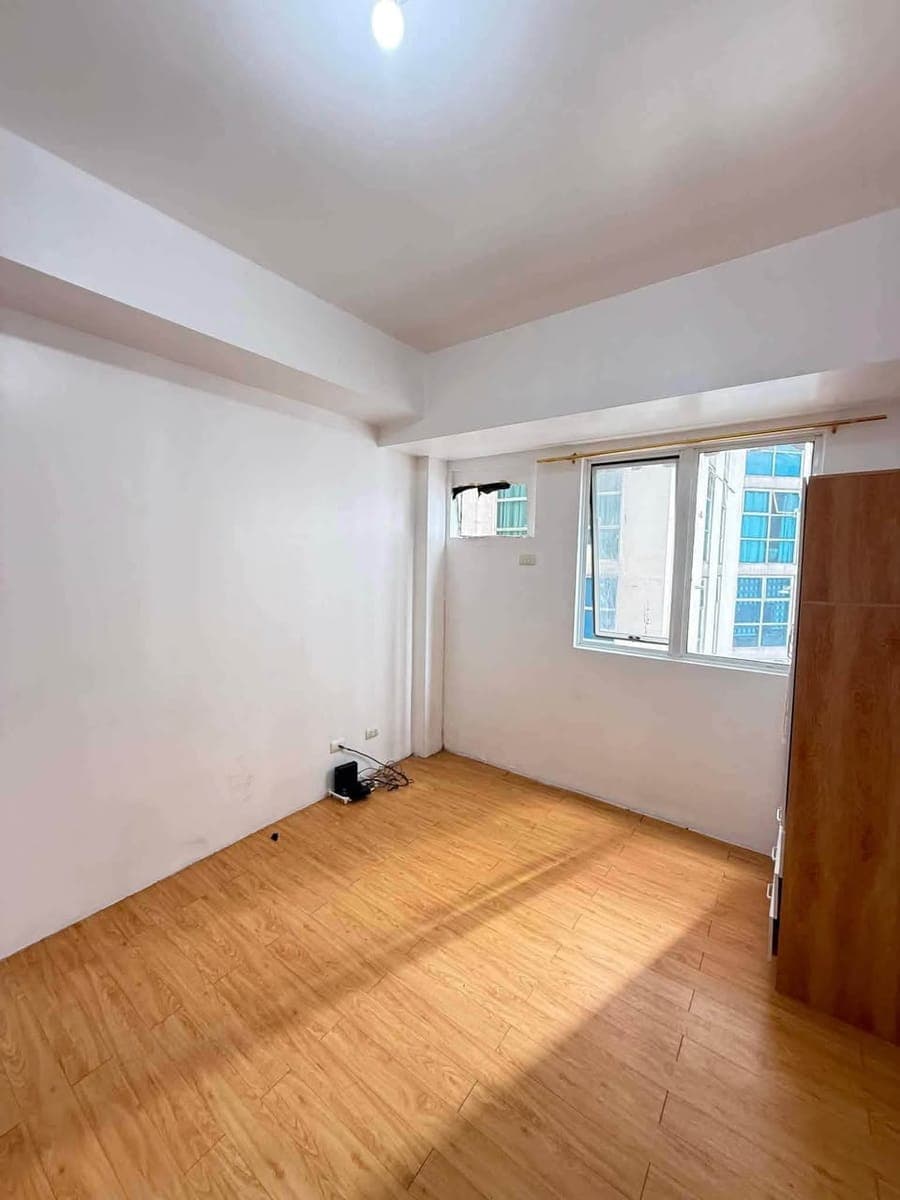 Studio Condo Unit for Rent - photo 2