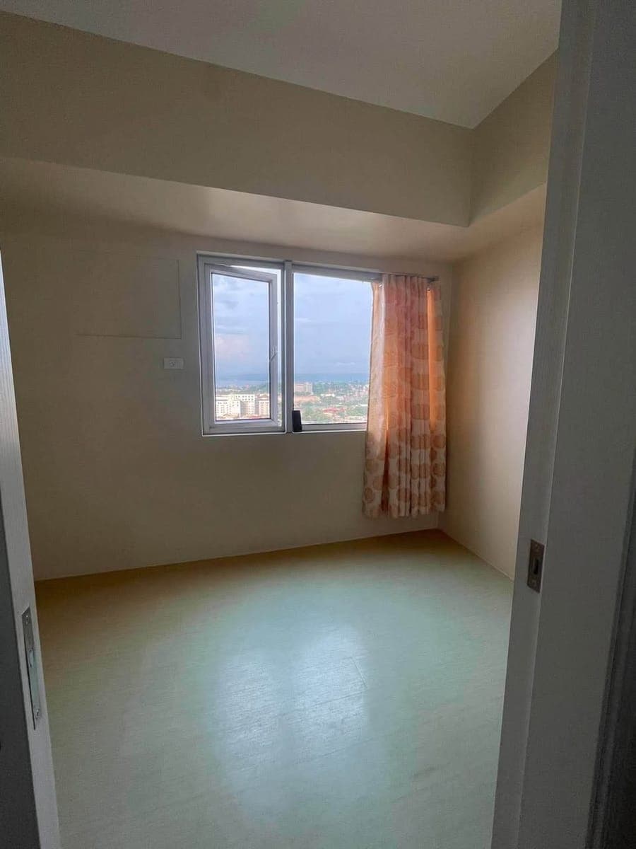 FOR RENT 1 Bedroom Jr. - photo 2