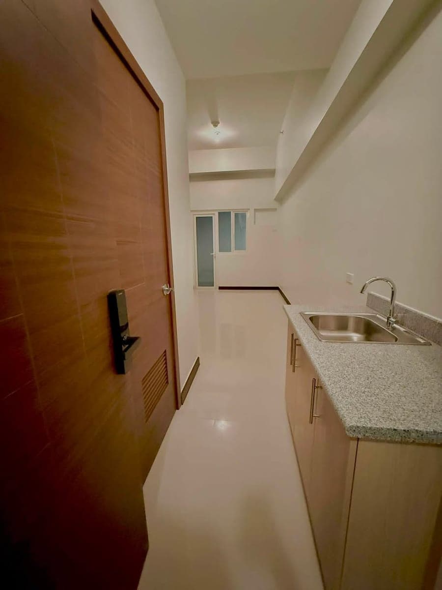 BRAND NEW Studio rent with balcony 18k only - photo 1