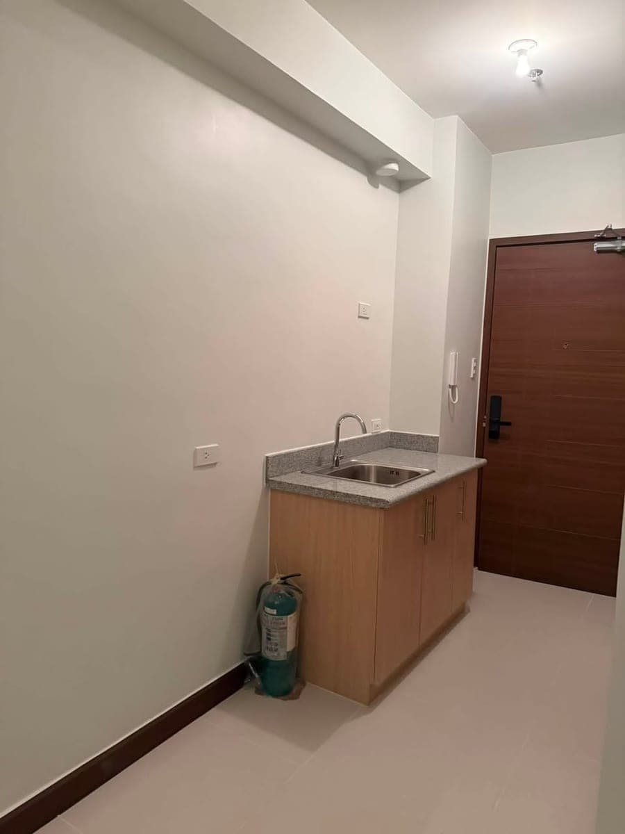 BRAND NEW Studio rent with balcony 18k only - photo 2