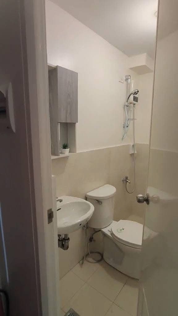 ✅️ FOR RENT: STUDIO UNIT W/ PARKING LOT - photo 1