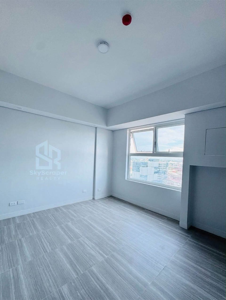 𝙁𝙊𝙍 𝙇𝙀𝘼𝙎𝙀: 𝘽𝙧𝙖𝙣𝙙 𝙉𝙚𝙬 𝙐𝙣𝙛𝙪𝙧𝙣𝙞𝙨𝙝𝙚𝙙 𝙎𝙩𝙪𝙙𝙞𝙤 𝙞𝙣 𝙊𝙣𝙚 𝘼𝙨𝙩𝙧𝙖 𝙋𝙡... - photo 2