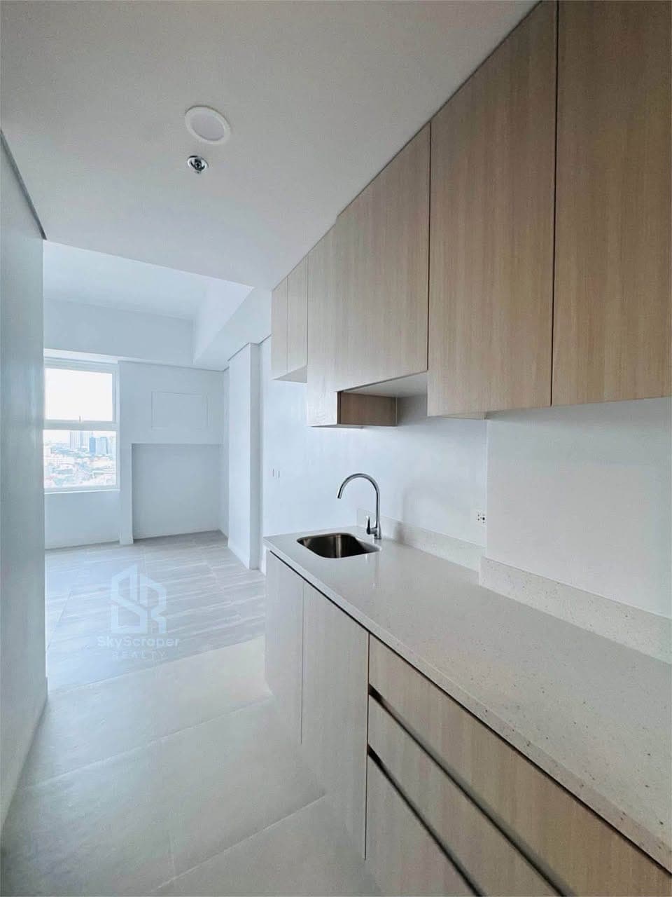 𝙁𝙊𝙍 𝙇𝙀𝘼𝙎𝙀: 𝘽𝙧𝙖𝙣𝙙 𝙉𝙚𝙬 𝙐𝙣𝙛𝙪𝙧𝙣𝙞𝙨𝙝𝙚𝙙 𝙎𝙩𝙪𝙙𝙞𝙤 𝙞𝙣 𝙊𝙣𝙚 𝘼𝙨𝙩𝙧𝙖 𝙋𝙡... - photo 3