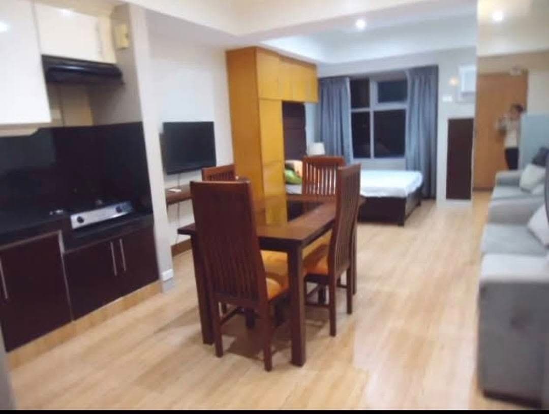 • FOR RENT! Available Now in Ermita Manila! - photo 4