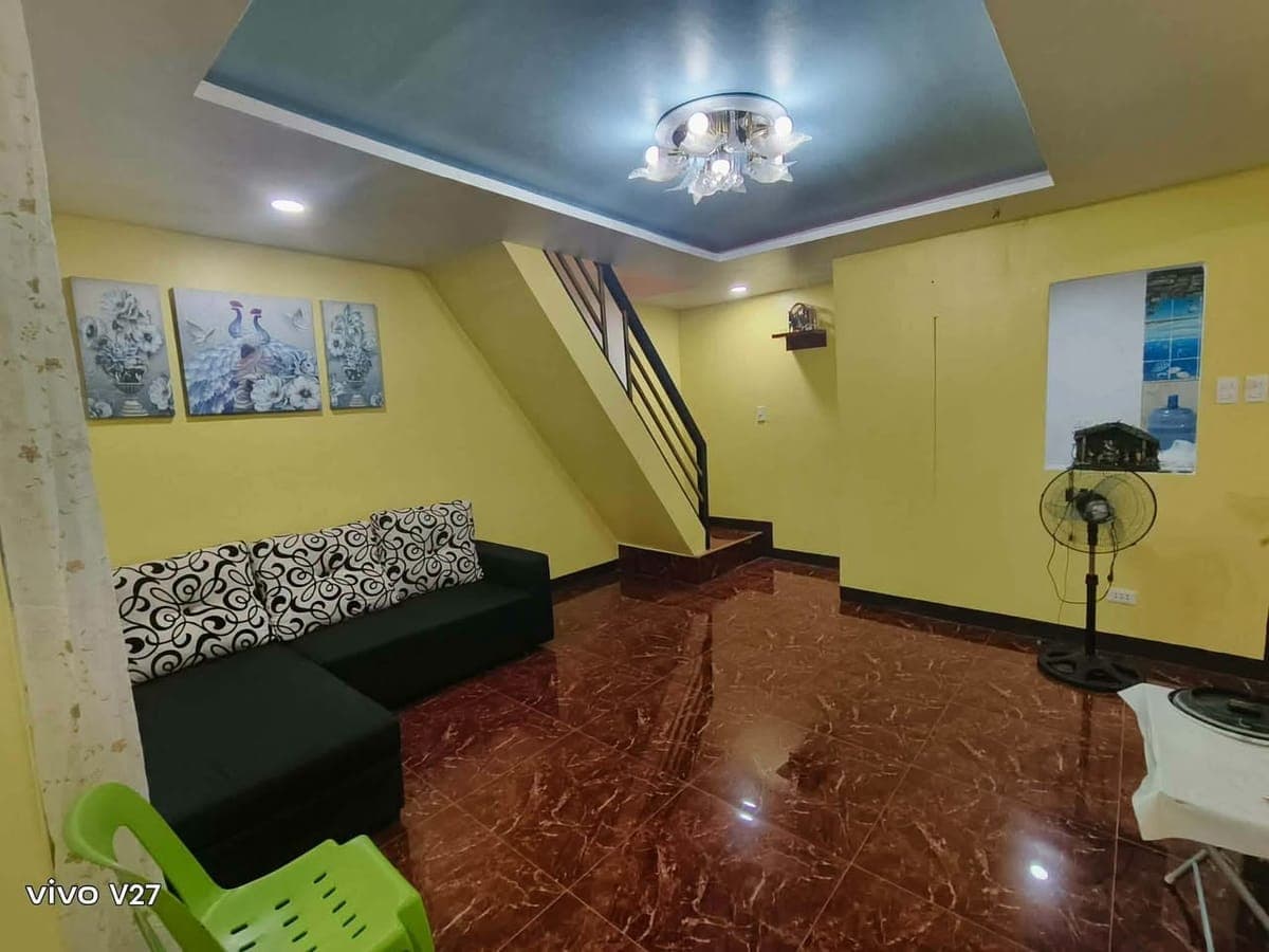 Spacious and Elegant 2-Storey House for Rent - photo 1