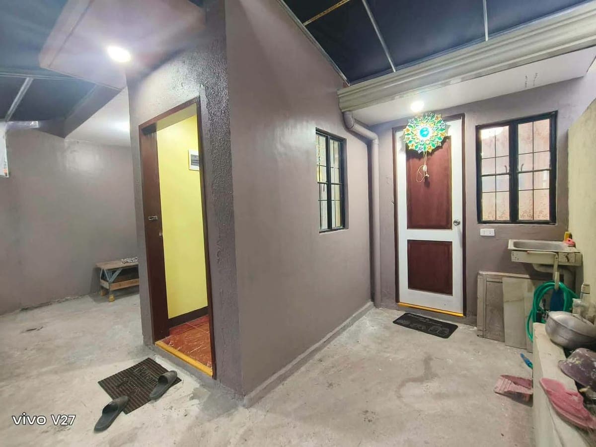 Spacious and Elegant 2-Storey House for Rent - photo 3
