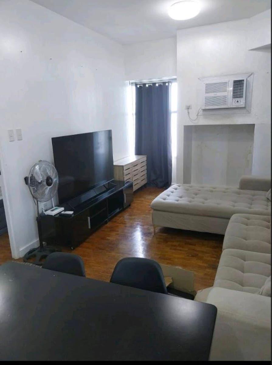 • FOR RENT!  Available now in Ermita Manila. - photo 2