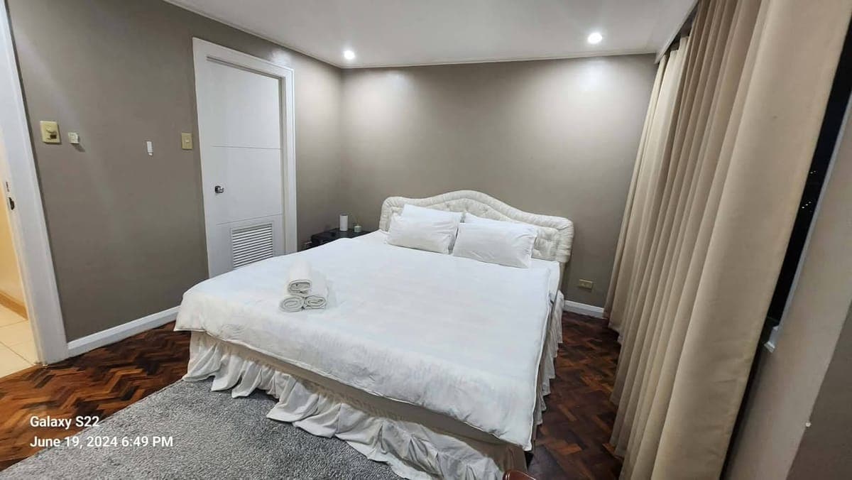 • FOR RENT! Available Now in Ermita Manila! - photo 1
