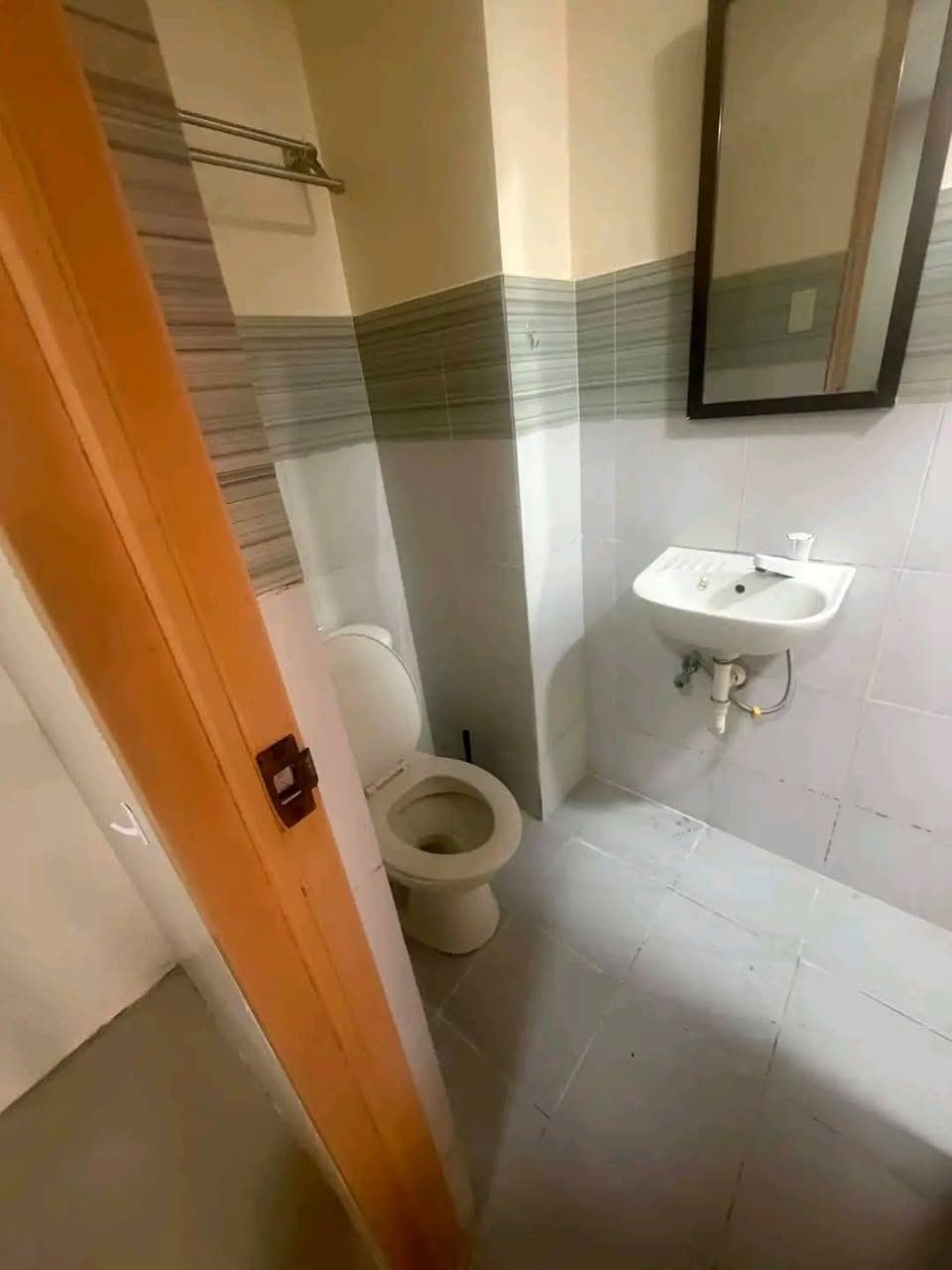 📣 FOR RENT SEMI FURNISHED 1 BEDROOM APARTMENT - photo 2